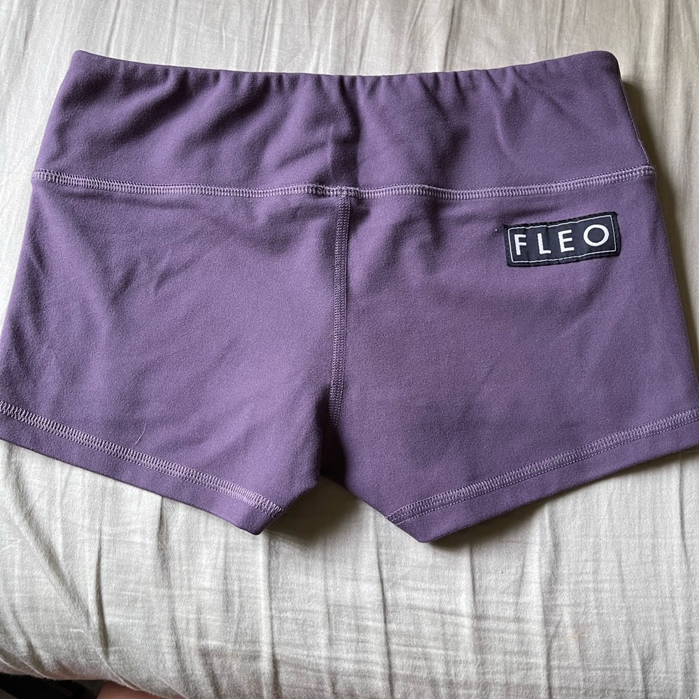 FLEO power high rise shorts black plum small